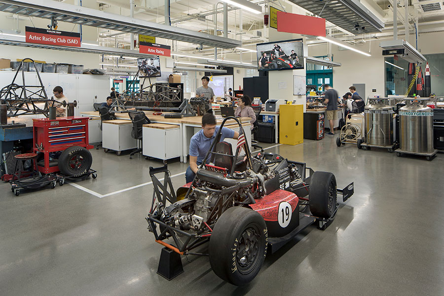 Students working on projects in the Wayne E. and Mary Beitler Leutloff Student Innovation Center